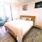 Breakfast & Dinner Included - Top-Floor Apartment Maroochydore CBD