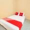 OYO 93002 Kost Gayus