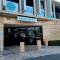 West Bay Oasis 2BR Condo with Pool - 西湾