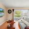 Modern 4B Retreat with Cozy Decor - Апленд
