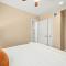 Modern 4B Retreat with Cozy Decor - Апленд