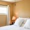 Modern 4B Retreat with Cozy Decor - Апленд
