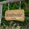Strathvale River Cottage - Winton Holiday Home - Winton