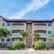 Deluxe Condo at Main Beach