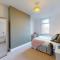 Riya Apartments - 3 Bedroom, 5 beds, 1 Bathroom, Fast Wifi, Sky Sports, Free Parking, 20 PERCENT OFF LONG STAY -See our site for assurance - South Shields