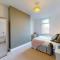 Riya Apartments - 3 Bedroom, 5 beds, 1 Bathroom, Fast Wifi, Sky Sports, Free Parking, 20 PERCENT OFF LONG STAY -See our site for assurance - South Shields