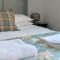 Spacious City Centre Apartment Bath