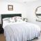 Stunning Waterfront Apartment With Spectacular Views & Parking at CAPTAINS LOFT