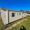 Homely Caravan At Kessingland Beach Holiday Park, Suffolk Ref 90040Bc - Benacre