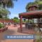 Luxury With Private Lanai Views and Close to the Pool - 那不勒斯
