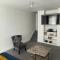Beautiful-2 bedroom Apartment, 1 bathroom, sleeps 6, in greater london (South Croydon). Provides accommodation with WiFi, 3 minutes Walk from Purley Oak Station and 10mins drive to East Croydon Station - 珀利