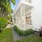 Lux Designer Apt 2BR and 2BA in Heart of Miami Beach - ميامي بيتش
