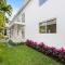 Lux Designer Apt 2BR and 2BA in the Heart of MIA Beach - Miami Beach