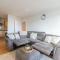 Stylish Stay in Watford With Balcony and Parking