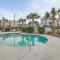 Walk to Beach Condo with Balcony in Murrells Inlet! - 默特尔比奇