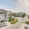 Walk to Beach Condo with Balcony in Murrells Inlet! - 默特尔比奇