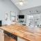 Walk to Beach Condo with Balcony in Murrells Inlet! - 默特尔比奇