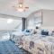 Walk to Beach Condo with Balcony in Murrells Inlet! - 默特尔比奇