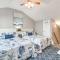 Walk to Beach Condo with Balcony in Murrells Inlet! - 默特尔比奇