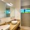 Modern 3BR Apt, River and Pool Oasis, Mauritius - Rivière Noire