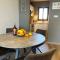 THE A-LINE SEAVIEW MALAMA APARTMENT with pool, tennis court & gym