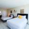 Castle 1733 Ocean view studio with direct beach access, pool, tennis & free parking