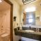 OYO Woodland Hotel and Suites