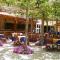 Lintzi Hotel