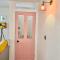 Pandora a Lovely Seaside Cottage in Newlyn sleeps 4 - 纽林