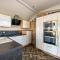 Luxury Caravan At Seaview Holiday Park In Kent Ref 47034Pb - 惠茨特布尔