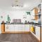 City Centre 2 Bedroom Apartment - Private Parking, Balcony, Self-Check-In and Fast WiFi by Yoko Property - Coventry