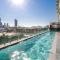 King Bed, Mountain Views & Best Southbank Location