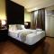 Lorenzzo Suites Hotel Makati