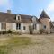 Séjour Nature Confortable à Arpheuilles avec Parking - FR-1-591-728