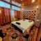 King of kings Houseboat