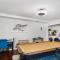 Beachside Bliss - Breakfast, Walk to Schooners, Sleeps 15, Fenced Privacy