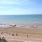 Seafront balcony, lovely spacious relaxing flat - 海斯廷斯