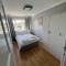 Spacious 3 Bed Home - Ideal for Families & Groups - Stanford le Hope