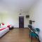 OYO 43915 T P Hotel - 实兆远