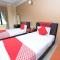 Super OYO 707 Ayuni Hotel