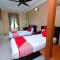 Super OYO 707 Ayuni Hotel