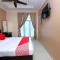 Super OYO 707 Ayuni Hotel