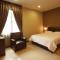 Capital O Rail Hotel