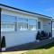 169 Sunbeach, Scratby - Two bed Chalet, sleeps 5, pet friendly, FREE pool and entertainment passes plus WiFi and linen and towels included - 大雅茅斯