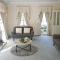 5BR Spacious Convenient Home in Central Glen