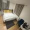 3rd Studio Flat With Private Toilet and Bathroom Setup For Family Enjoyment 134 Keedonwood Road Bromley - 布罗姆利