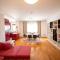 Lovely 3 BR Apt Across Tanners Bridge, Sleeps 8