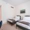 Escape24 - Brand New 2BR in Canal Front Residences, Al Wasl near Safa Park - 迪拜