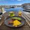 Modern, beautiful 1 bed with views -V&A Waterfront