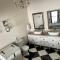 Tonis Cottage